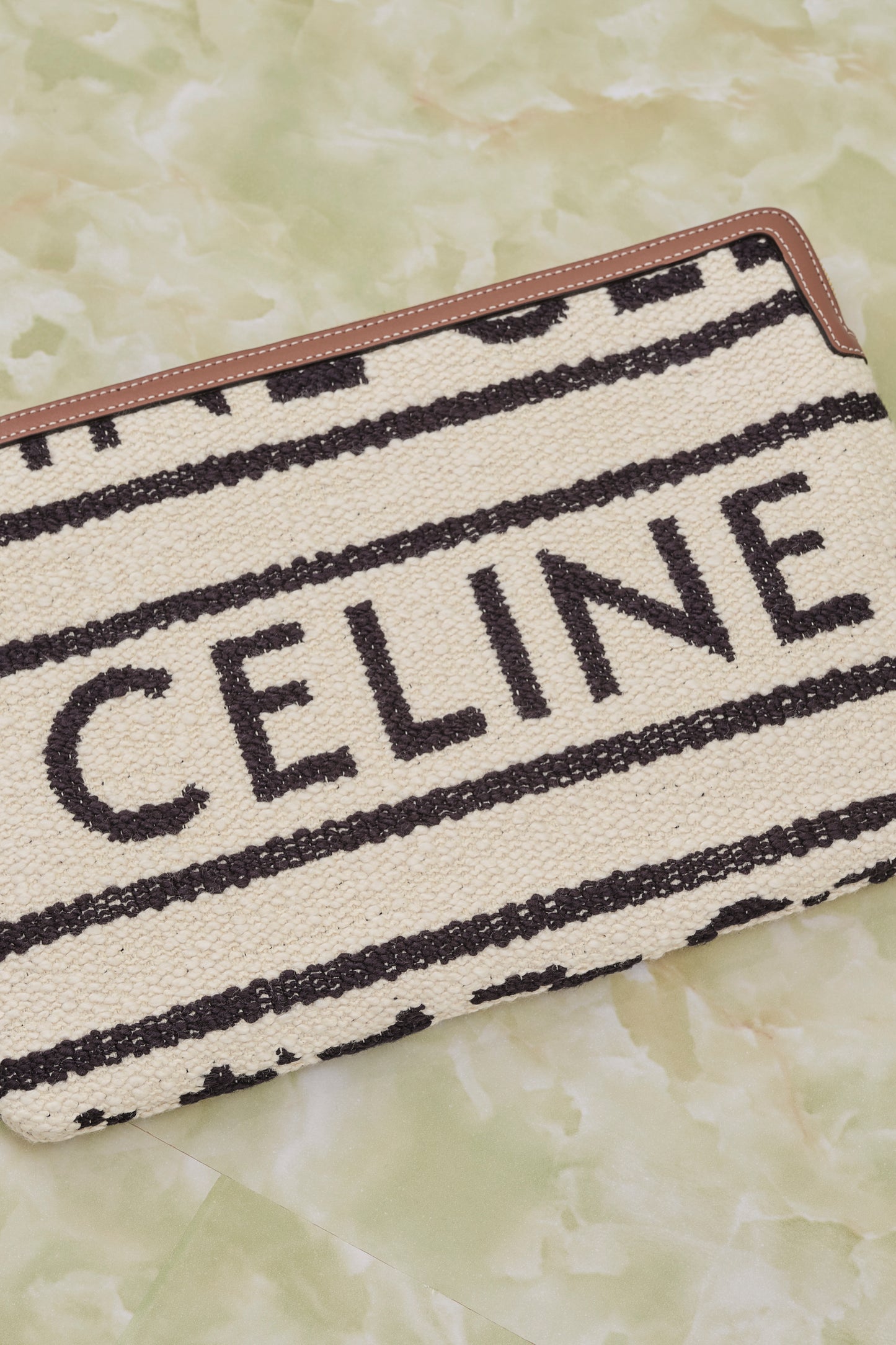 CELINEストラップ付きスモールポーチ