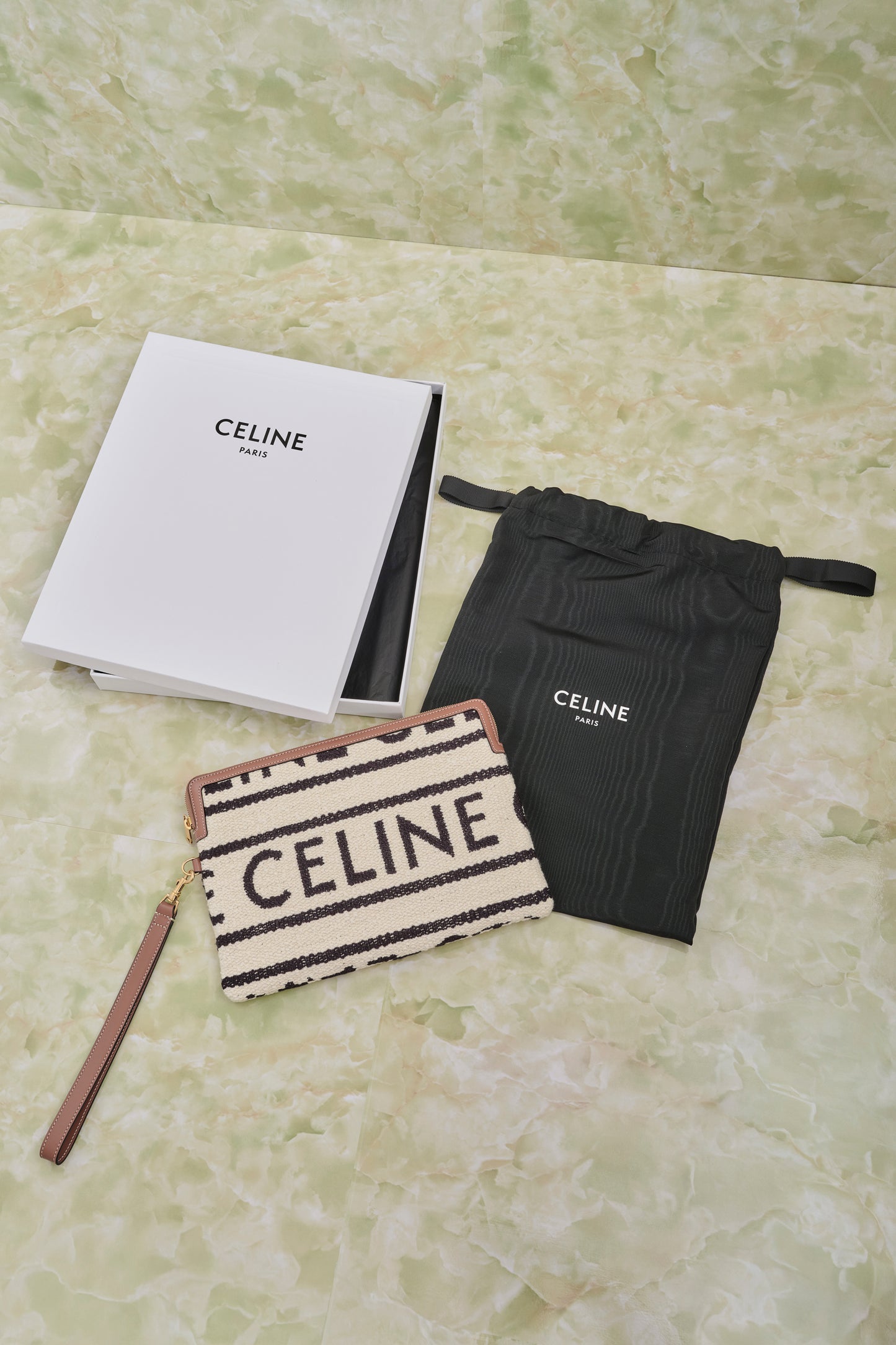 CELINEストラップ付きスモールポーチ