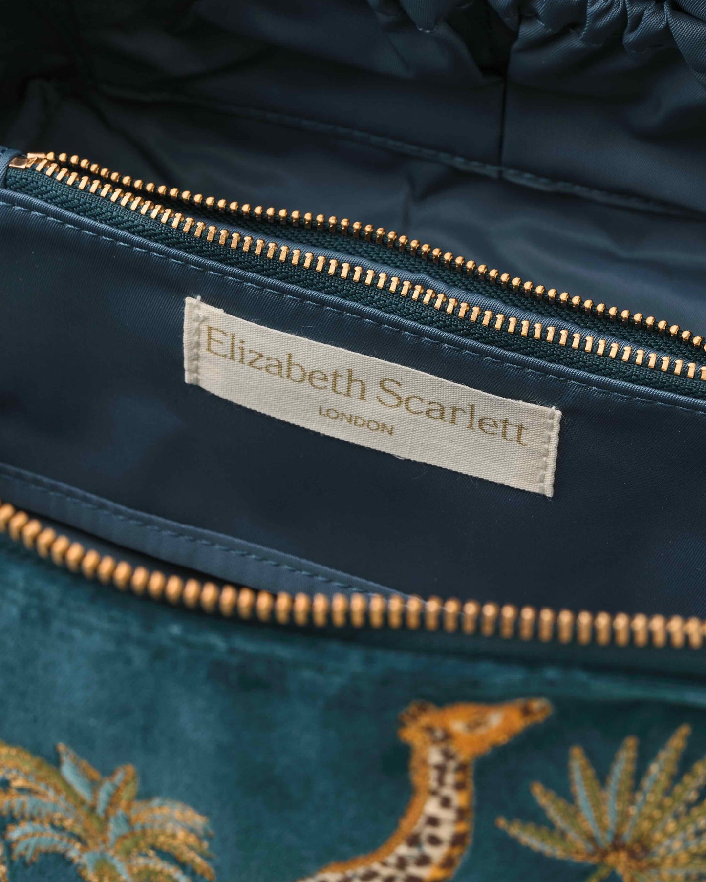 Rich Blue Makeup Bag -Giraffe-